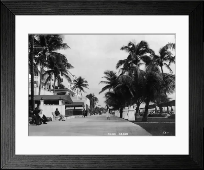 Framed Print : Ocean promenade, Miami Beach, Florida, USA Framed Print : Ocean promenade, Miami Beach, Florida, USA