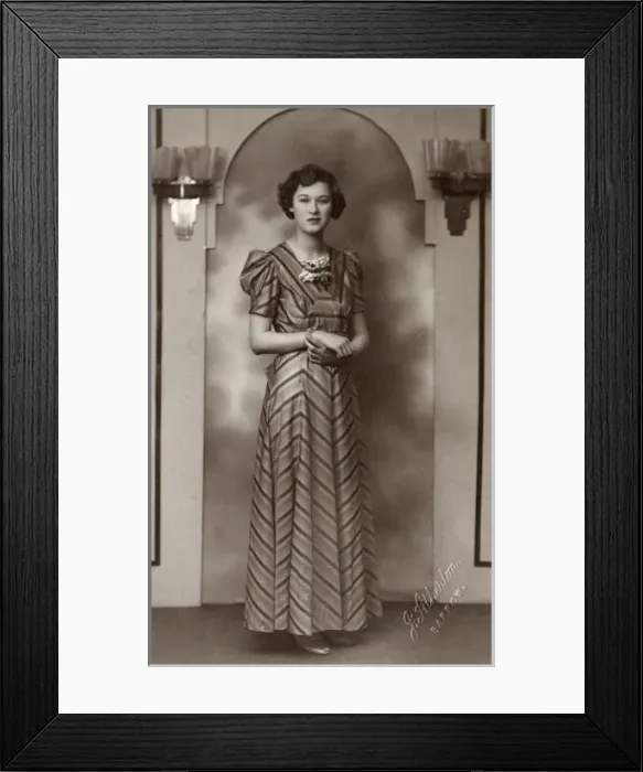 Framed Print : Stylish Woman - Barrow - 1920s Framed Print : Stylish Woman - Barrow - 1920s