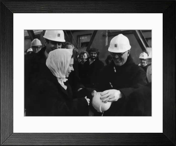 Framed Print : Queen Elizabeth II visiting Geevor Tin Mine, Cornwall Framed Print : Queen Elizabeth II visiting Geevor Tin Mine, Cornwall