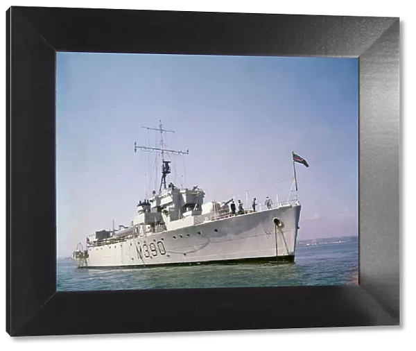 HMS Jewel, British minesweeper M390