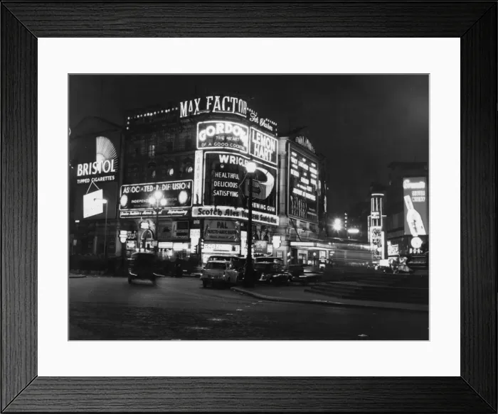 Framed Print : View of the lights at Piccadilly Circus, London Framed Print : View of the lights at Piccadilly Circus, London