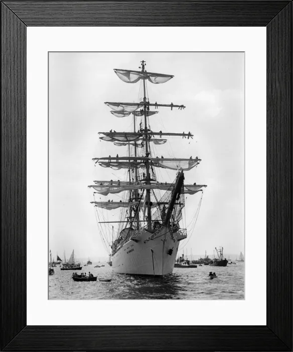 Framed Print : The Dar Mlodziezy, Polish tall ship, fully rigged, Falmouth Framed Print : The Dar Mlodziezy, Polish tall ship, fully rigged, Falmouth