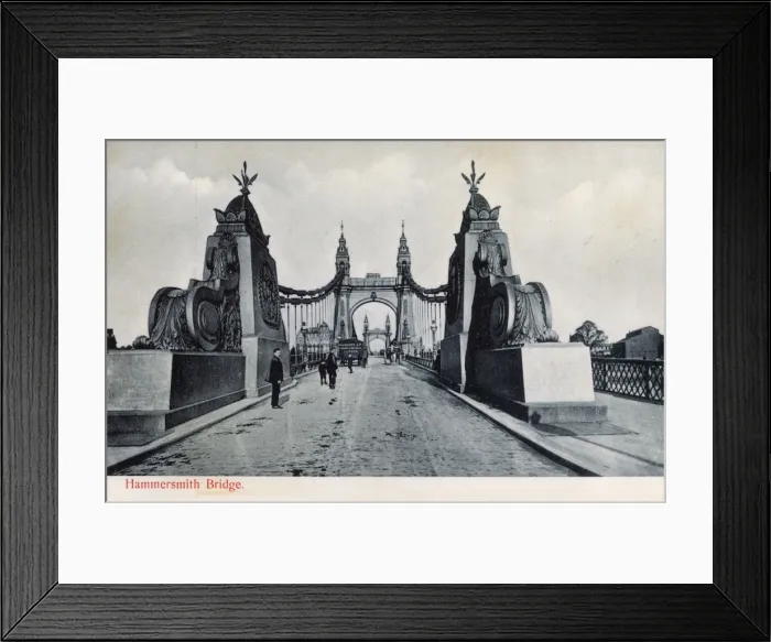 Framed Print : Hammersmith Bridge over the River Thames, West London Framed Print : Hammersmith Bridge over the River Thames, West London