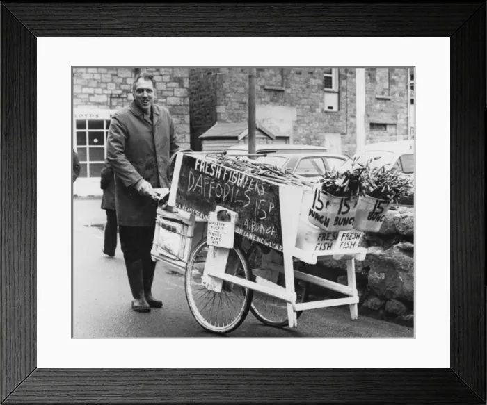 Framed Print : Flower seller in street, Newlyn, Cornwall Framed Print : Flower seller in street, Newlyn, Cornwall