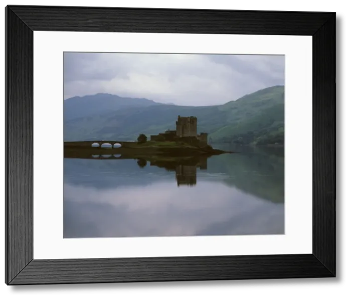 Framed Print : Eilean Donan Castle, Western Scotland Framed Print : Eilean Donan Castle, Western Scotland