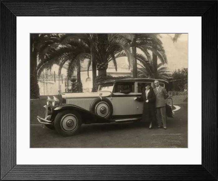 Framed Print : Couple and Hispano-Suiza H6B - Beaulieu-sur-Mer, France