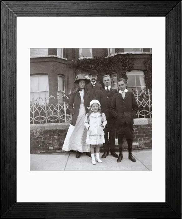 Framed Print : Father and four children, Southwold, Suffolk Framed Print : Father and four children, Southwold, Suffolk