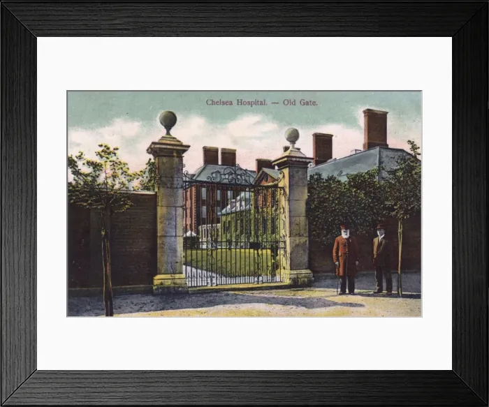 Framed Print : Chelsea Pensioners outside the Hospital - The Old Gate Framed Print : Chelsea Pensioners outside the Hospital - The Old Gate