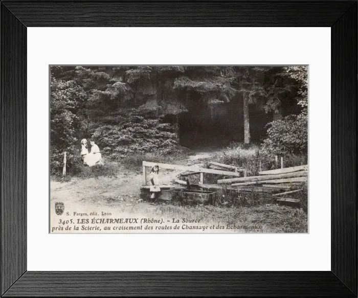 Framed Print : The well at Les Echarmeaux (Rhone), France Framed Print : The well at Les Echarmeaux (Rhone), France