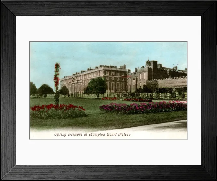 Framed Print : Garden, Hampton Court Palace, London Framed Print : Garden, Hampton Court Palace, London