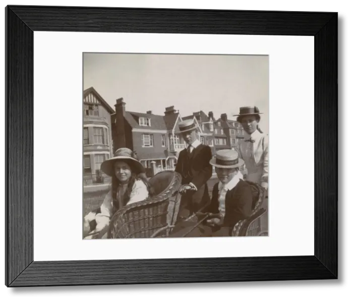 Framed Print : Children on holiday, Southwold, Suffolk Framed Print : Children on holiday, Southwold, Suffolk