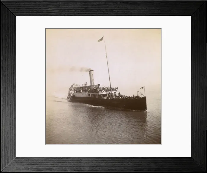 Framed Print : Walton Belle approaching the pier, Southwold, Suffolk Framed Print : Walton Belle approaching the pier, Southwold, Suffolk