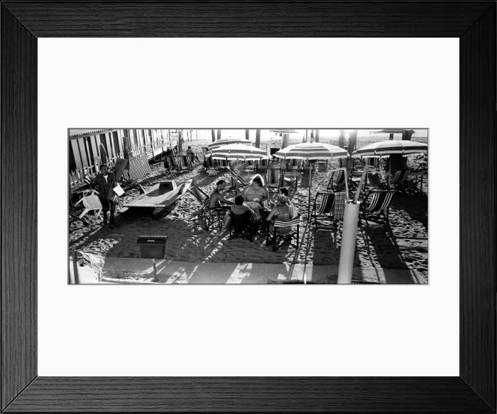 Framed Print : Card players on the beach at Marina di Pisa, Italy Framed Print : Card players on the beach at Marina di Pisa, Italy
