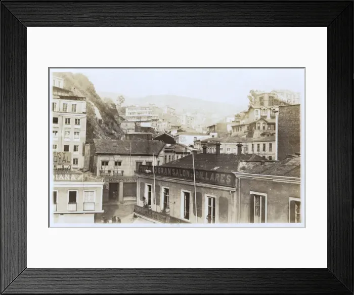 Framed Print : Buildings in Valparaiso, Chile, South America Framed Print : Buildings in Valparaiso, Chile, South America