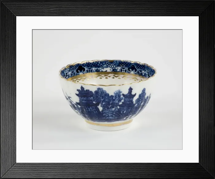 Framed Print : Tea bowl made from porcelain, transfer-printed in underglaze blue with Framed Print : Tea bowl made from porcelain, transfer-printed in underglaze blue with