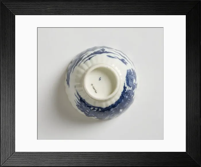 Framed Print : Tea bowl made from porcelain, transfer-printed in underglaze blue with Framed Print : Tea bowl made from porcelain, transfer-printed in underglaze blue with