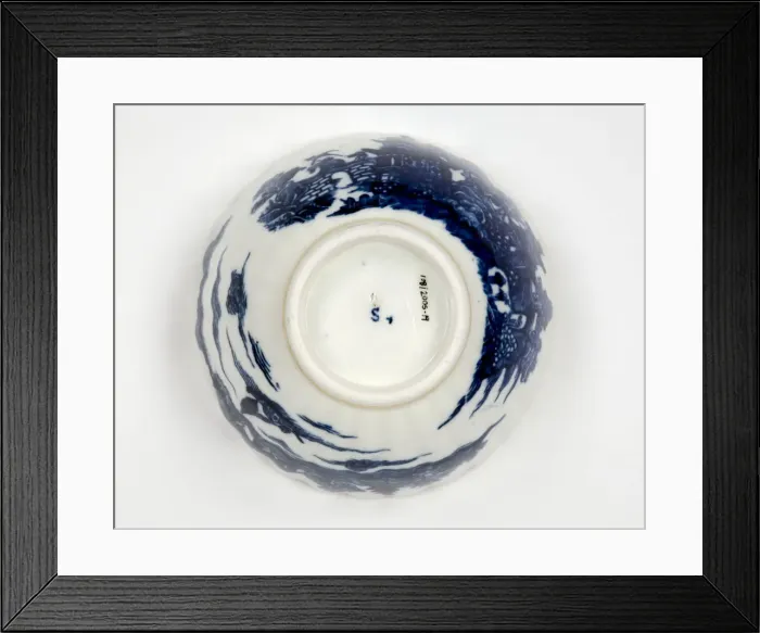 Framed Print : Tea bowl made from porcelain, transfer-printed in underglaze blue with Framed Print : Tea bowl made from porcelain, transfer-printed in underglaze blue with