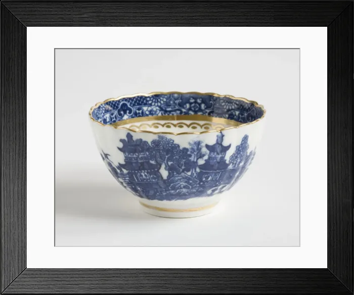 Framed Print : Tea bowl made from porcelain, transfer-printed in underglaze blue with Framed Print : Tea bowl made from porcelain, transfer-printed in underglaze blue with
