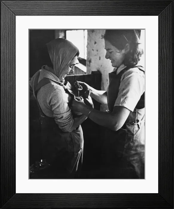 Framed Print : Land Girls WWII Framed Print : Land Girls WWII