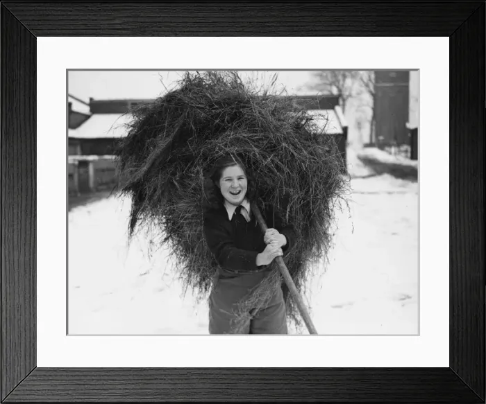 Framed Print : Land Girls WWII Framed Print : Land Girls WWII