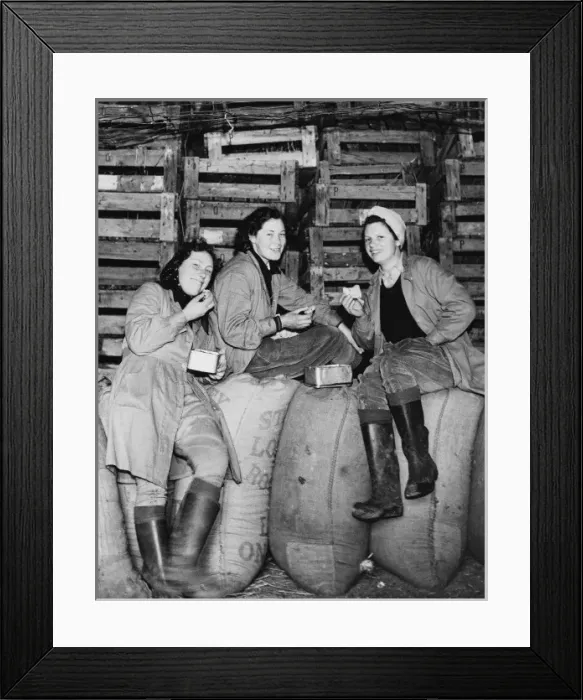 Framed Print : Land Girls WWII Framed Print : Land Girls WWII