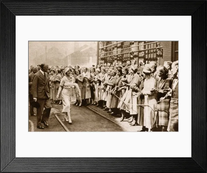 Framed Print : Elizabeth, Duchess of York visiting Steel Works in Sheffield Framed Print : Elizabeth, Duchess of York visiting Steel Works in Sheffield