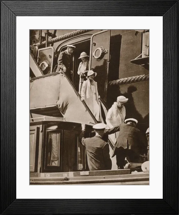 Framed Print : British Royals arrive for Cowes Week Framed Print : British Royals arrive for Cowes Week
