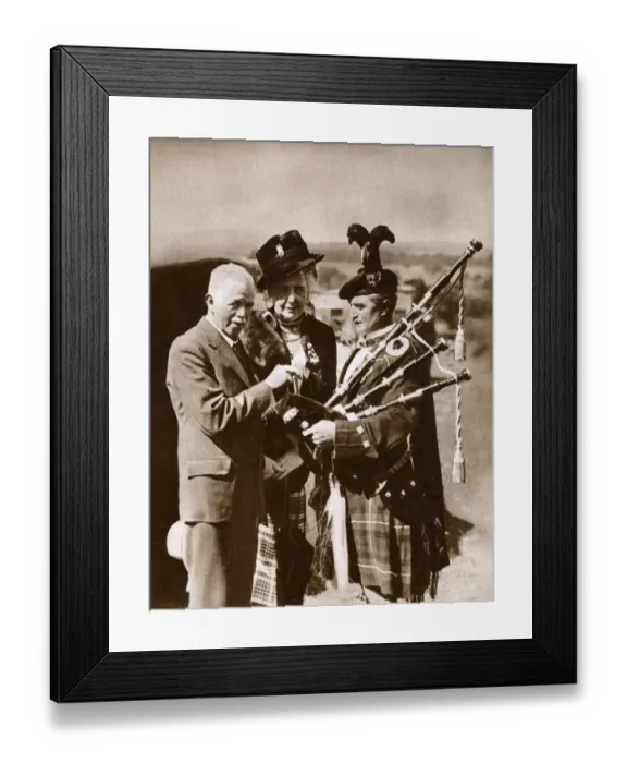 Framed Print : Home Secretary J. R. Clynes with Dowager Countess of Airlie Framed Print : Home Secretary J. R. Clynes with Dowager Countess of Airlie