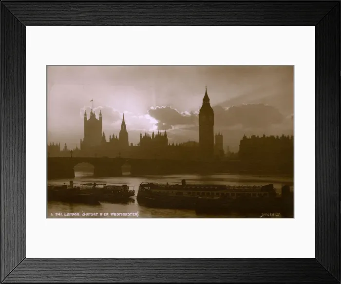 Framed Print : London - Sunset over the Palace of Westminster Framed Print : London - Sunset over the Palace of Westminster