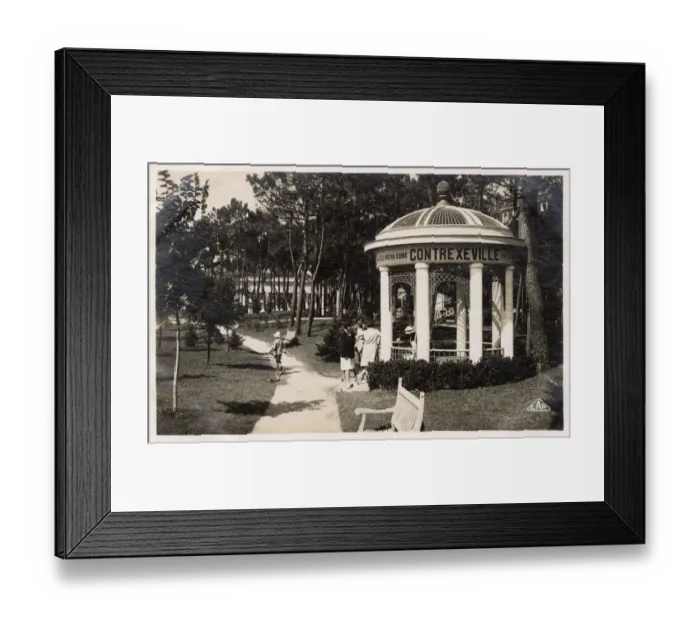 Framed Print : La Baule, Pay de la Loire, France - Up-market Resort Town Framed Print : La Baule, Pay de la Loire, France - Up-market Resort Town