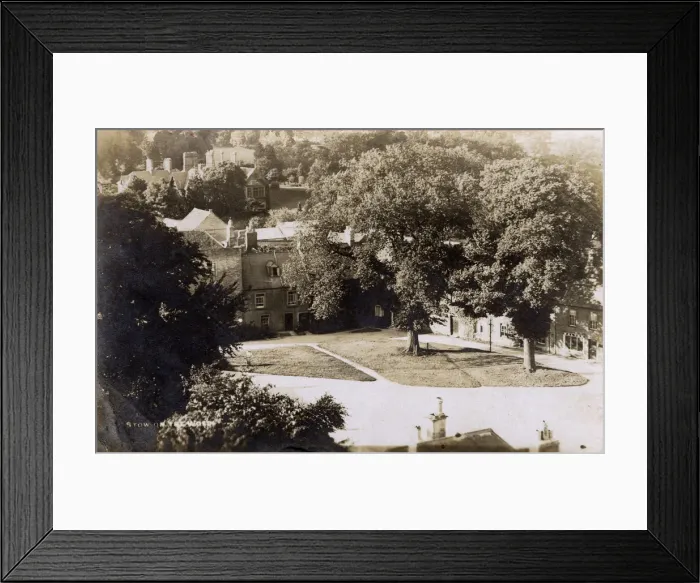 Framed Print : Stow-on-the-Wold, Gloucestershire - Market Square Framed Print : Stow-on-the-Wold, Gloucestershire - Market Square