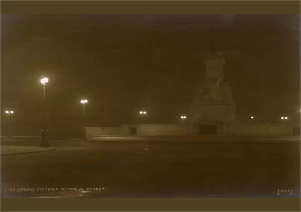 The Victoria Memorial on a foggy night