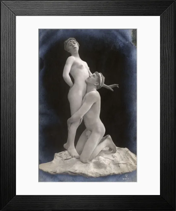 Framed Print : Human models pretending to be a marble statue Framed Print : Human models pretending to be a marble statue