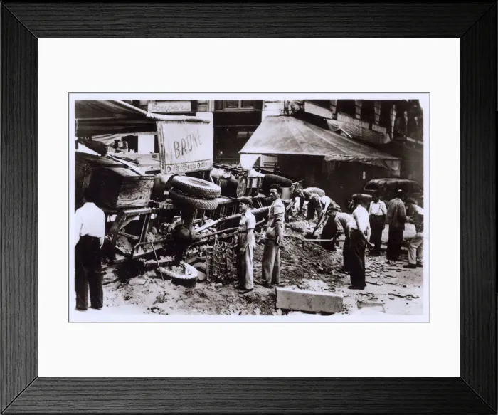 Framed Print : WW2 - Liberation of Paris - The Barricades Framed Print : WW2 - Liberation of Paris - The Barricades