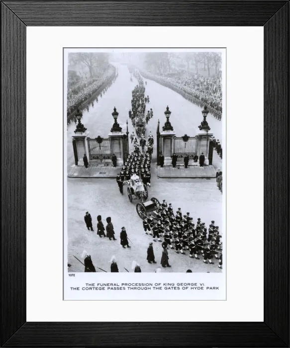 Framed Print : Funeral Procession of King George VI - Gates of Hyde Park Framed Print : Funeral Procession of King George VI - Gates of Hyde Park