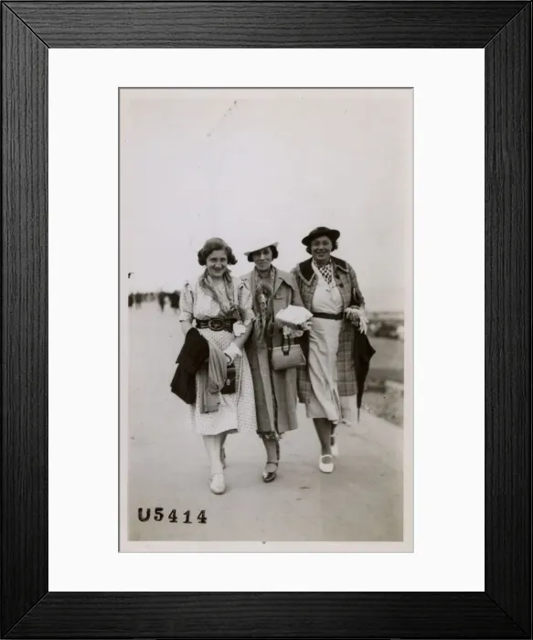 Framed Print : Three ladies on their holiday in Margate Framed Print : Three ladies on their holiday in Margate