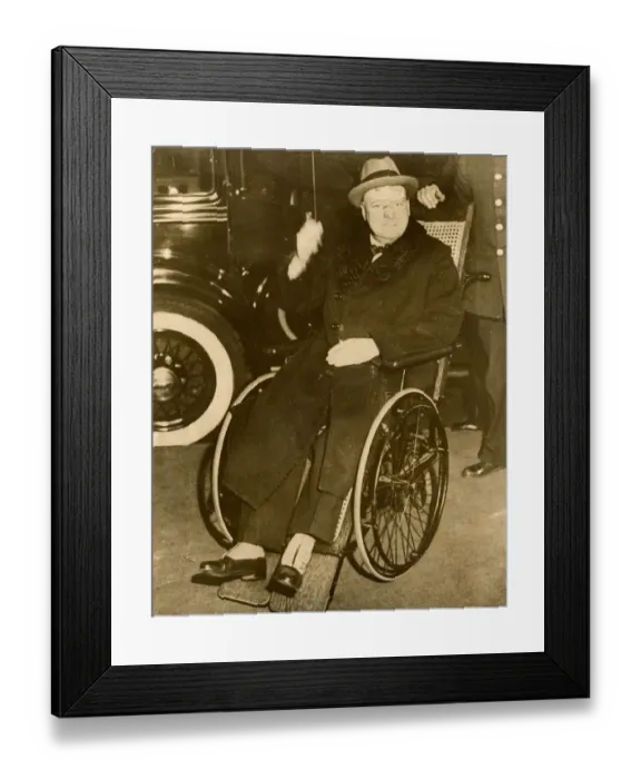 Framed Print : Churchill recovering from injuries following a car accident Framed Print : Churchill recovering from injuries following a car accident