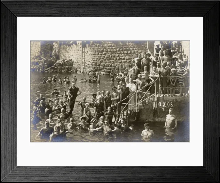 Framed Print : Opatjia, Croatia - Bathers Framed Print : Opatjia, Croatia - Bathers