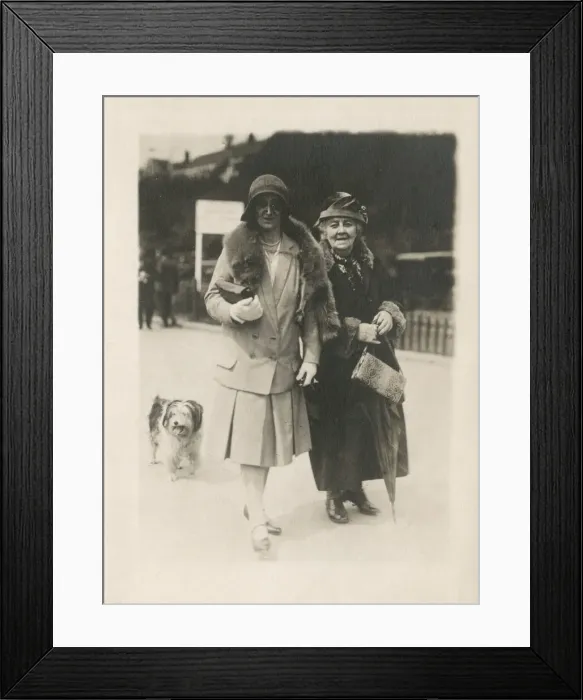 Framed Print : Holidaymakers (and dog) stroll along the seafront Framed Print : Holidaymakers (and dog) stroll along the seafront