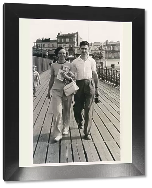 Ryde Pier Head - Isle of Wight, Hampshire - Couple