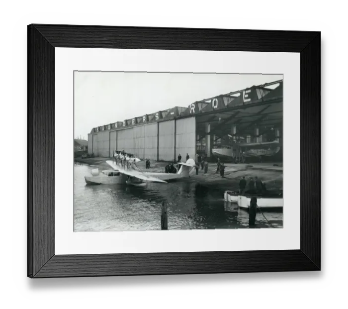 Framed Print : Saunders-Roe A21 Windhover on the slipway at Cowes