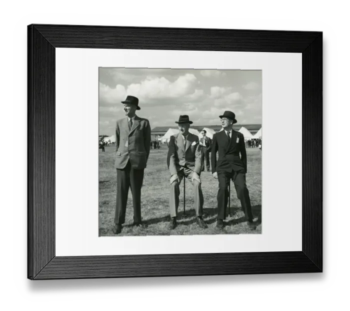 Framed Print : Geoffrey de Havilland, Frank T. Hearle and Wilfred E. Nixon Framed Print : Geoffrey de Havilland, Frank T. Hearle and Wilfred E. Nixon