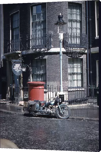 10 Adam Street, Adelphi, London, c. 1960. The Royal Aero?