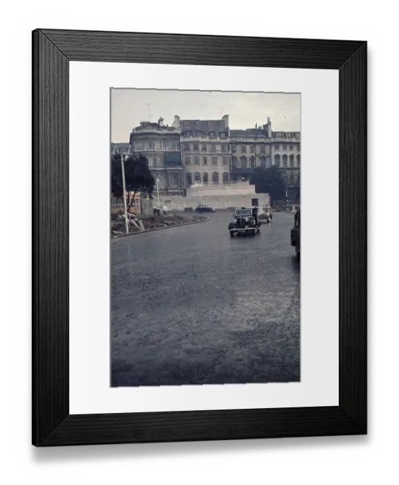 Framed Print : The rear of No. 4 Hamilton Place from the park Framed Print : The rear of No. 4 Hamilton Place from the park