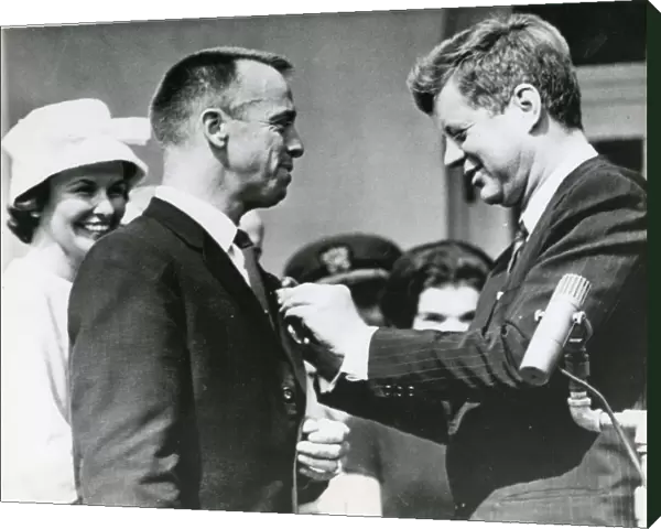 President John F. Kennedy presents the National Aeronau?
