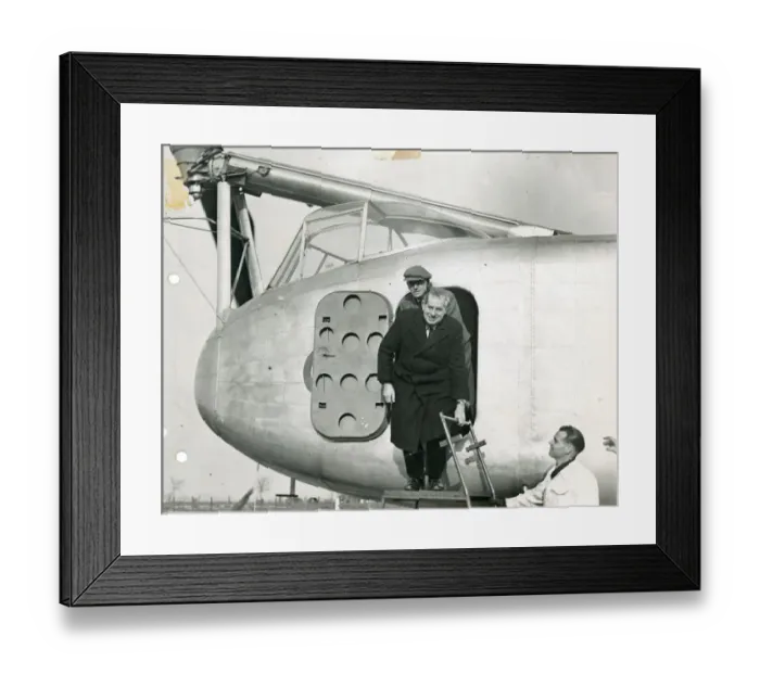 Framed Print : Alan Marsh and Geoffrey Dorman leaving Cierva Air Horse Framed Print : Alan Marsh and Geoffrey Dorman leaving Cierva Air Horse
