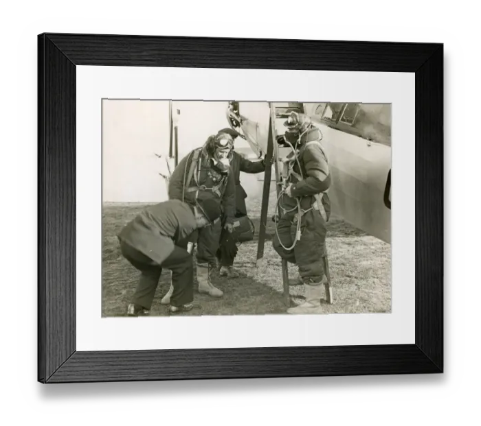 Framed Print : Sqn Ldr Lord Clydesdale, left, the chief pilot of the H? Framed Print : Sqn Ldr Lord Clydesdale, left, the chief pilot of the H?