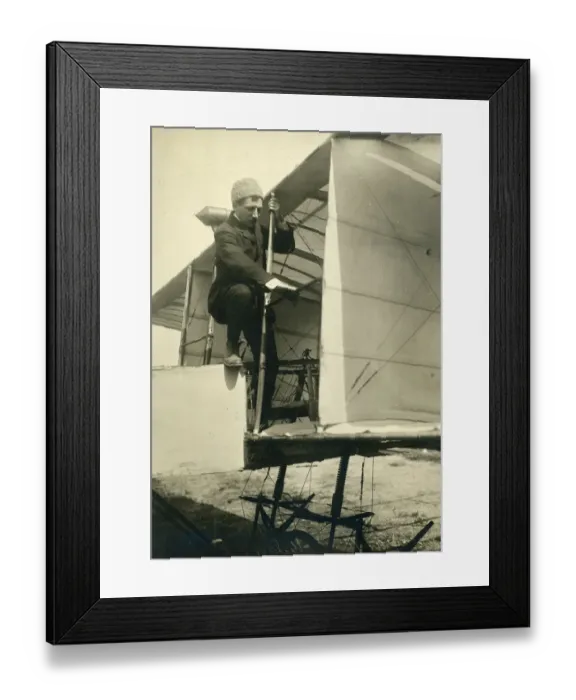 Framed Print : Lon Delagrange leaves his Voisin-Delagrange III (Mod) Framed Print : Lon Delagrange leaves his Voisin-Delagrange III (Mod)