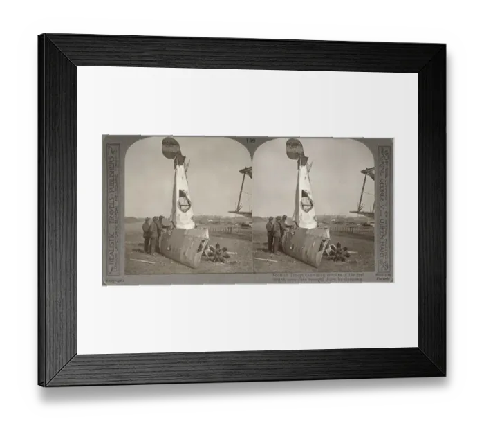 Framed Print : 3D Stereoscopic Image, Scottish Troops Examining the Rem? Framed Print : 3D Stereoscopic Image, Scottish Troops Examining the Rem?