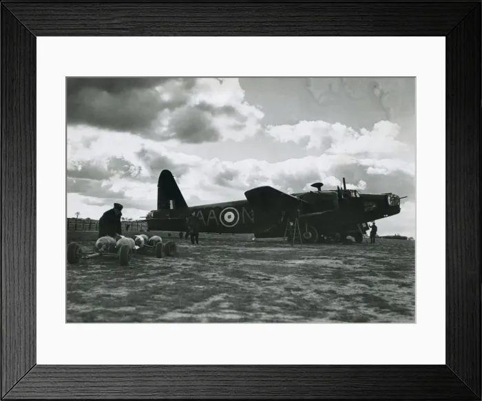 Framed Print : Vickers Wellington Framed Print : Vickers Wellington